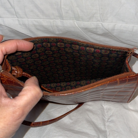 Liz Claiborne woman’s genuine leather brown crossbody bag - Picture 3 of 8